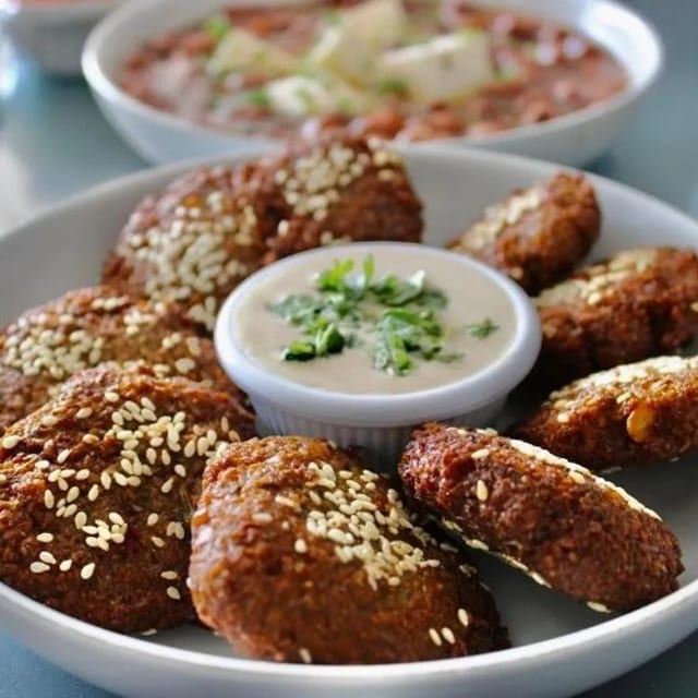 Falafel Plate (Vegan).